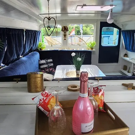 船上ホテル Nightboat59 *